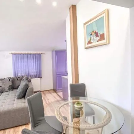 Peaceful With Style - Two Bedroom Bedroom Traù